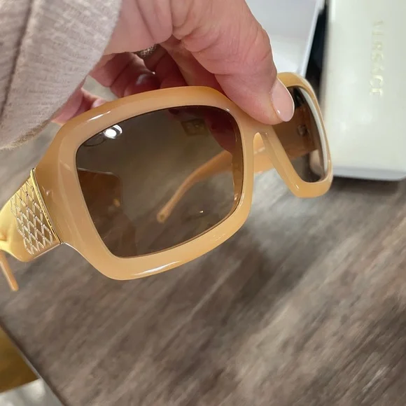 Versace Sunglasses NWOT - Picture 7 of 7